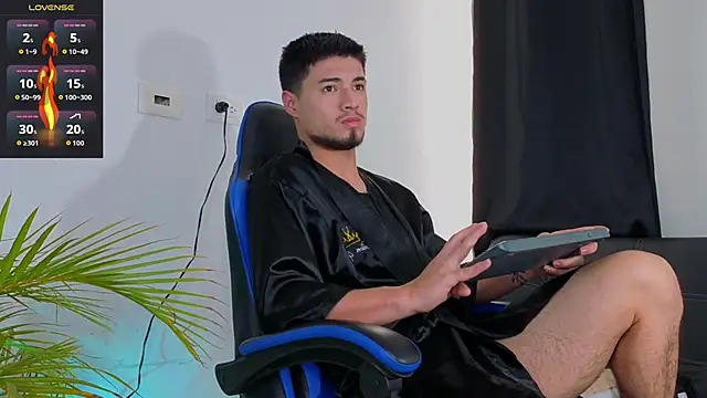 Snapshot of EdwardRoss_ chatting on December 1, 2025, 9:42 pm EdwardRoss online show from December 1, 2025, 9:42 pm