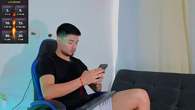 Snapshot of EdwardRoss_ chatting on January 13, 2026, 8:03 pm EdwardRoss online show from January 13, 2026, 8:03 pm