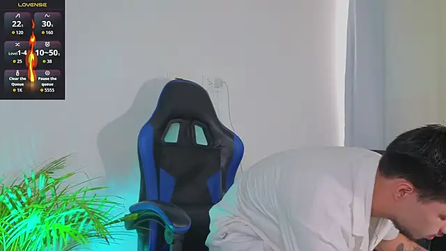 Snapshot of EdwardRoss_ chatting on February 19, 2026, 9:44 pm EdwardRoss online show from February 19, 2026, 9:44 pm