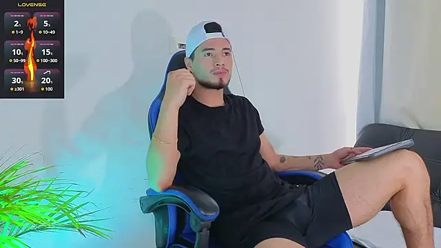 Snapshot of EdwardRoss_ chatting on February 25, 2026, 8:18 pm EdwardRoss online show from February 25, 2026, 8:18 pm