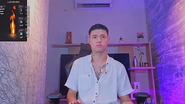 EdwardRoss  online show from June 26, 2026, 8:57 pm