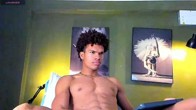 Snapshot of bigxx0 chatting on March 6, 2025, 1:37 am bigxx0 online show from March 6, 2025, 1:37 am