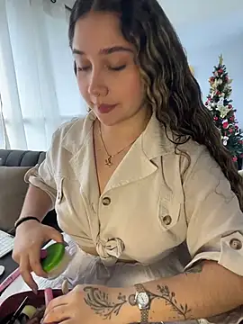 Snapshot of Cherryyquen chatting on December 4, 2025, 4:27 pm Cherryyquen online show from December 4, 2025, 4:27 pm