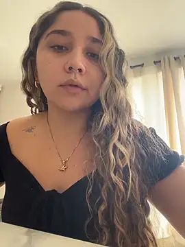 Snapshot of Cherryyquen chatting on February 13, 2026, 6:37 pm Cherryyquen online show from February 13, 2026, 6:37 pm