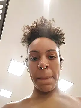 Snapshot of Julia_Pretinha chatting on October 10, 2025, 2:27 pm Julia Pretinha online show from October 10, 2025, 2:27 pm