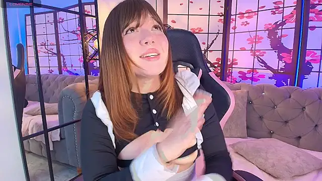 Fluffy Bubble21 online show from March 8, 2026, 4:49 am