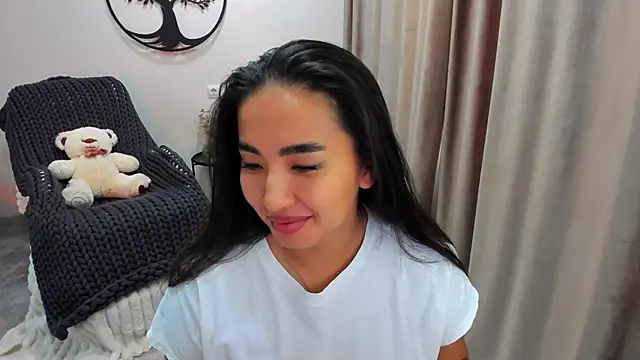 Snapshot of worldofkim chatting on October 22, 2025, 6:35 am worldofkim online show from October 22, 2025, 6:35 am