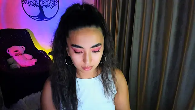 Snapshot of worldofkim chatting on November 19, 2025, 8:09 pm worldofkim online show from November 19, 2025, 8:09 pm