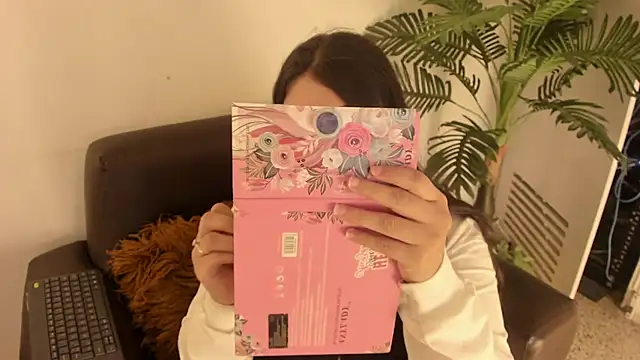 Miia Thompsonn online show from January 17, 2025, 10:01 pm