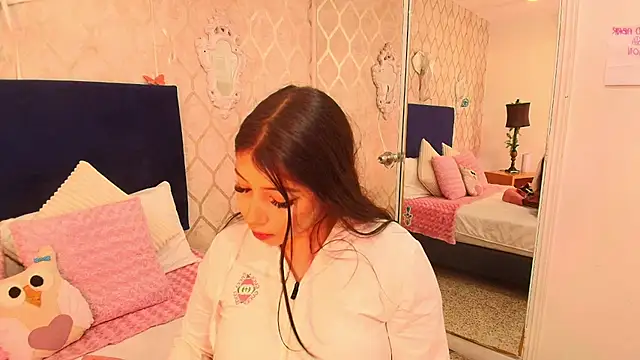 Miia Thompsonn online show from January 24, 2025, 9:05 pm