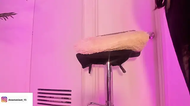 Miia Thompsonn online show from February 27, 2025, 6:07 am