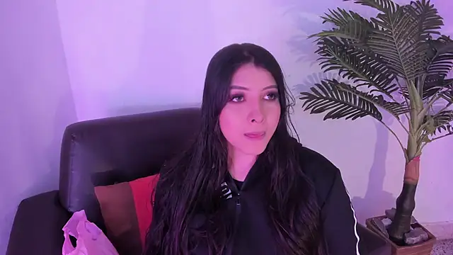 Miia Thompsonn online show from March 8, 2025, 3:06 am