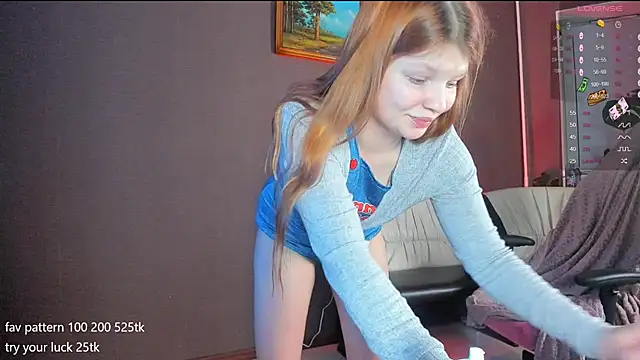 Snapshot of lil_lia chatting on December 9, 2024, 7:39 pm lil lia online show from December 9, 2024, 7:39 pm