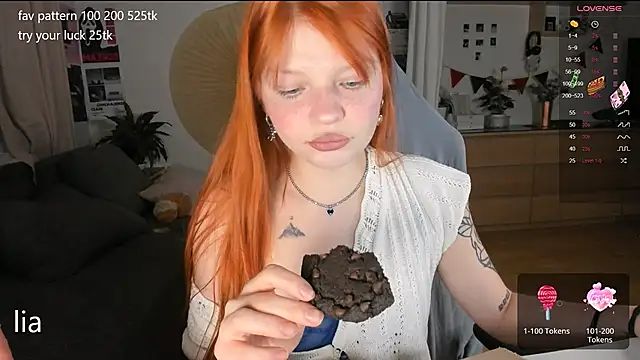 Snapshot of lil_lia chatting on September 24, 2025, 8:45 pm lil lia online show from September 24, 2025, 8:45 pm