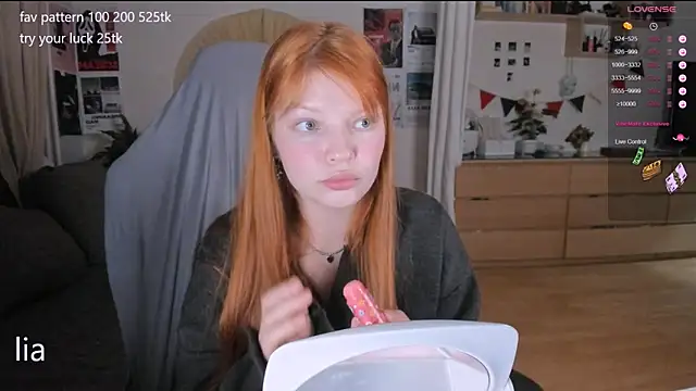 Snapshot of lil_lia chatting on October 3, 2025, 4:04 pm lil lia online show from October 3, 2025, 4:04 pm