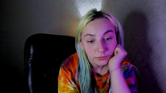 Snapshot of coraline_meow chatting on December 13, 2024, 9:13 am coraline meow online show from December 13, 2024, 9:13 am