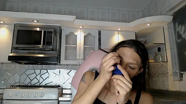 cristinaa oz online show from February 18, 2026, 7:21 pm