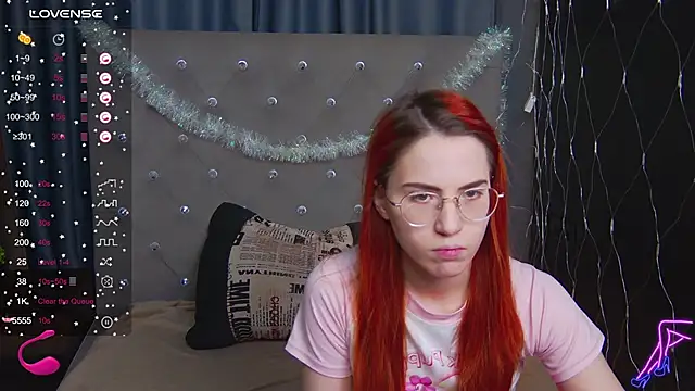 Snapshot of EmilyKents chatting on December 27, 2024, 1:22 am EmilyKents online show from December 27, 2024, 1:22 am