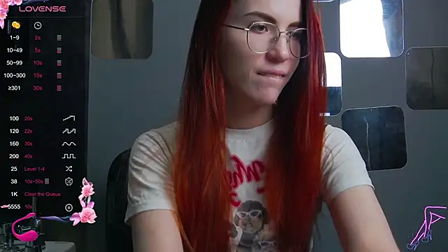 Snapshot of EmilyKents chatting on March 11, 2025, 4:32 am EmilyKents online show from March 11, 2025, 4:32 am