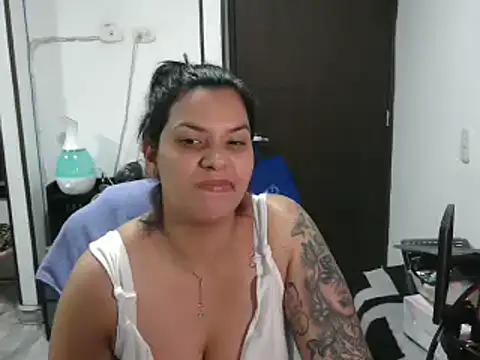 CarolinaRincon online show from March 11, 2025, 9:04 pm