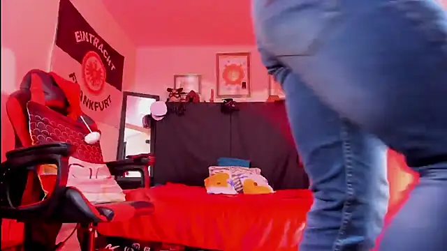 AlejoKhalifa  online show from January 7, 2026, 9:23 am