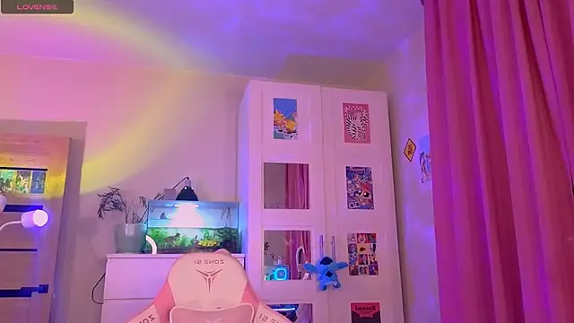 Britney Lynch online show from November 28, 2025, 9:17 pm