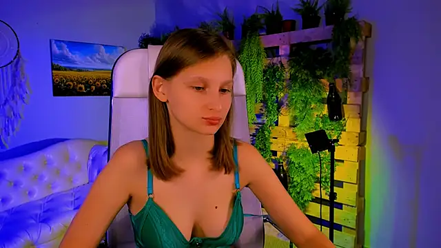 EllaHorton online show from November 4, 2025, 9:41 am