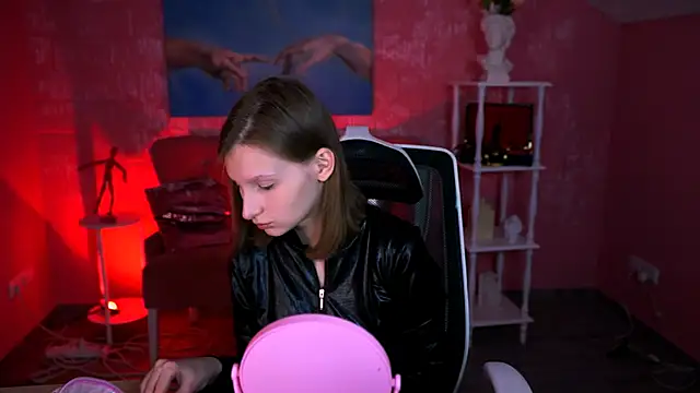 EllaHorton online show from April 21, 2026, 4:56 pm