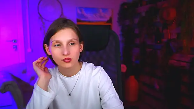 EllaHorton online show from May 12, 2026, 5:32 pm