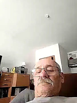 oleg049 online show from June 10, 2026, 8:13 am