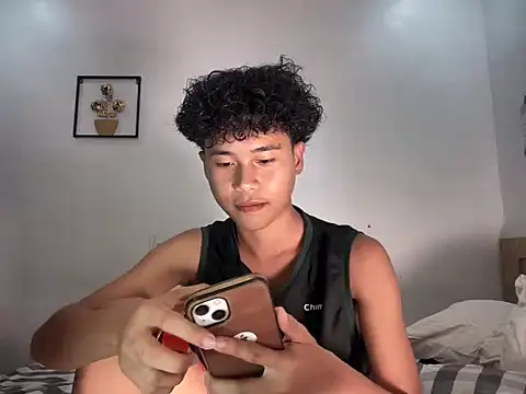 Snapshot of Asiantwink21 chatting on January 9, 2026, 3:59 pm Asiantwink21 online show from January 9, 2026, 3:59 pm