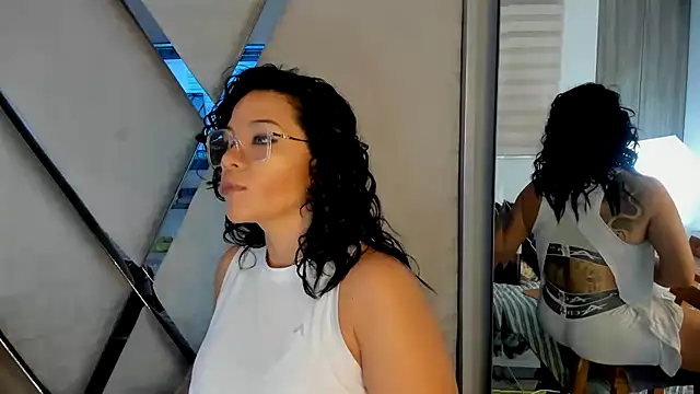 paula daniela1 online show from February 18, 2025, 9:42 pm