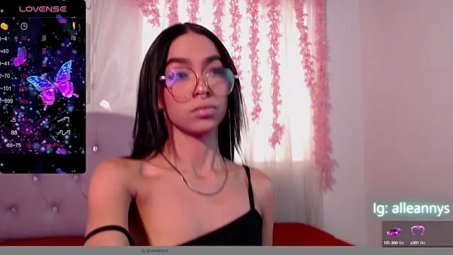 Snapshot of Alleanys_Cristal chatting on February 20, 2025, 2:13 pm Alleanys Cristal online show from February 20, 2025, 2:13 pm
