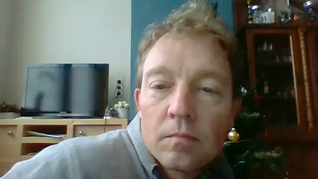 Snapshot of bertolini chatting on December 17, 2025, 9:15 am bertolini online show from December 17, 2025, 9:15 am