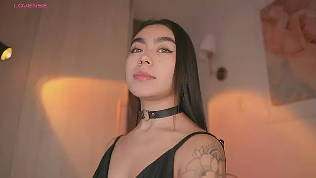 Snapshot of GigiLee_ chatting on October 10, 2025, 11:26 pm GigiLee online show from October 10, 2025, 11:26 pm