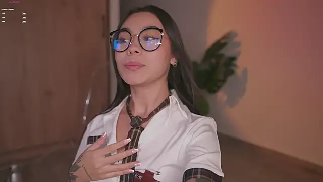 Snapshot of GigiLee_ chatting on October 25, 2025, 12:29 am GigiLee online show from October 25, 2025, 12:29 am