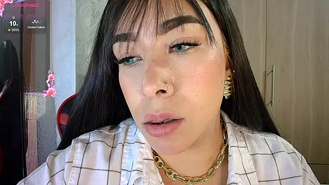 leahtemptation3 online show from May 15, 2026, 11:23 pm