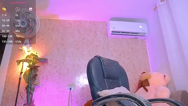 abbyhill27 online show from February 26, 2026, 9:41 am