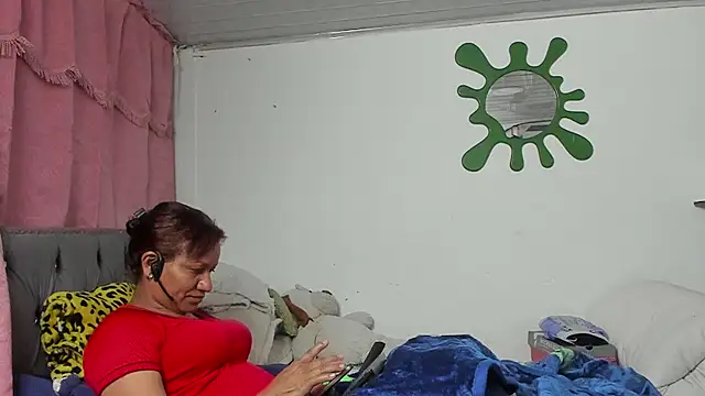 Snapshot of Laflaka22 chatting on October 30, 2025, 10:54 pm Laflaka22 online show from October 30, 2025, 10:54 pm