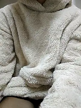 dmmsuzu95 online show from November 18, 2025, 9:52 pm