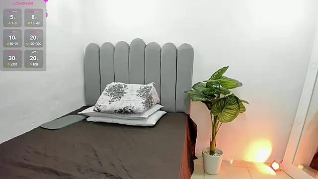 Snapshot of andrea_osorio_ chatting on March 14, 2025, 1:35 pm andrea osorio online show from March 14, 2025, 1:35 pm