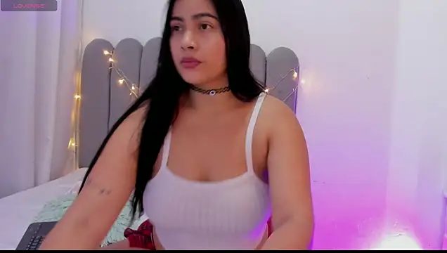 Snapshot of andrea_osorio_ chatting on October 19, 2025, 12:39 pm andrea osorio online show from October 19, 2025, 12:39 pm