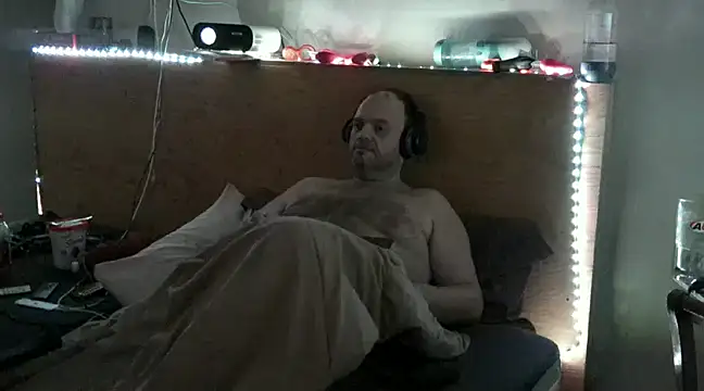 caressonnous online show from February 1, 2025, 7:23 pm