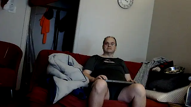 caressonnous online show from November 18, 2025, 4:50 am