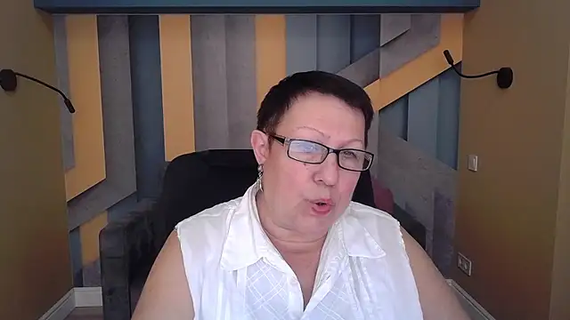 BarbaraTurners online show from November 5, 2025, 7:36 pm