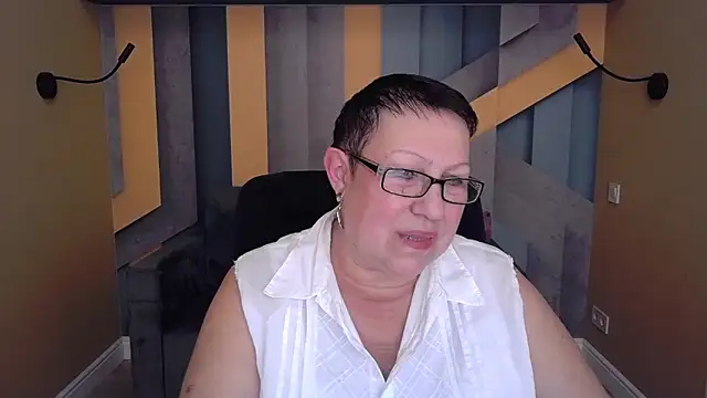 BarbaraTurners online show from November 10, 2025, 7:35 pm