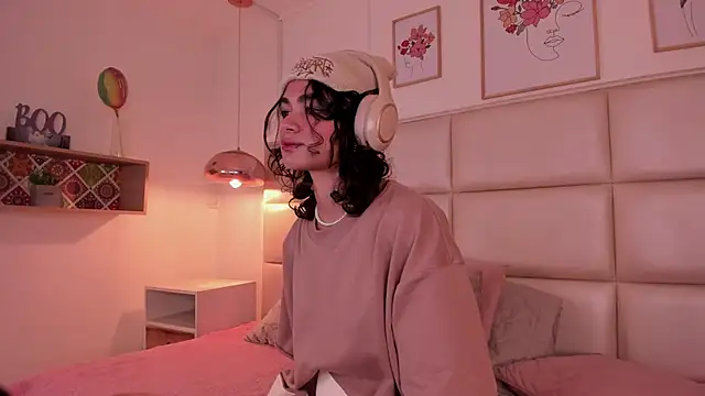 ZukyXYakihiro89 online show from December 13, 2024, 7:21 pm