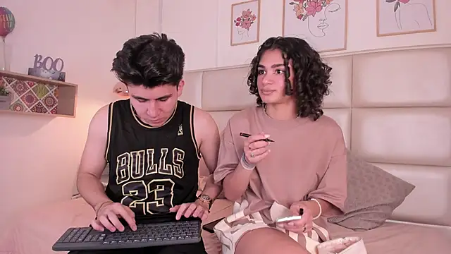 ZukyXYakihiro89 online show from December 27, 2024, 7:24 pm