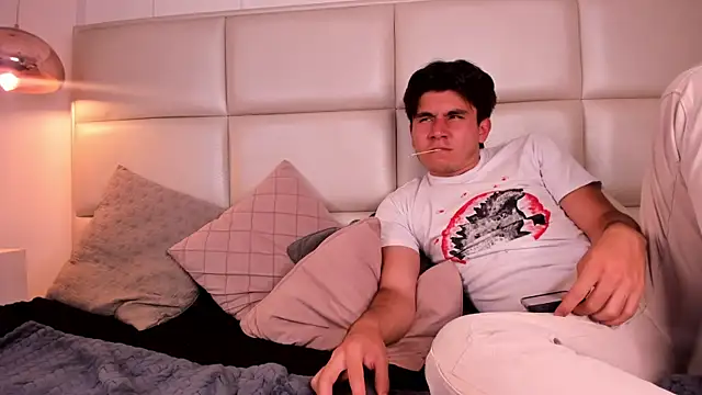 ZukyXYakihiro89 online show from January 22, 2025, 10:26 pm