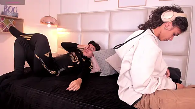 ZukyXYakihiro89 online show from February 4, 2025, 8:17 pm